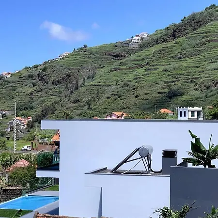 Panoramic View: Lux 3 Bed With Heated Pool Vila