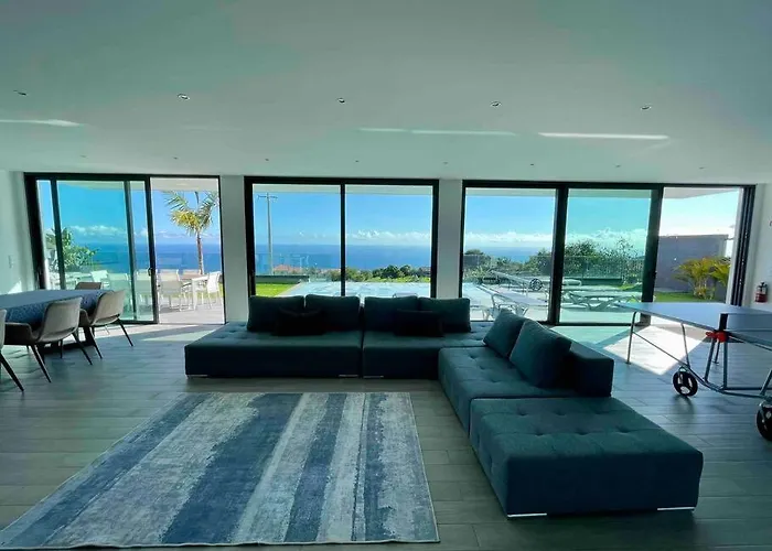 Panoramic View: Lux 3 Bed With Heated Pool Vila