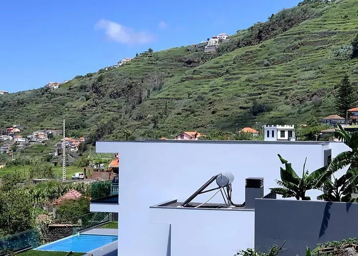 Panoramic View: Lux 3 Bed With Heated Pool Vila