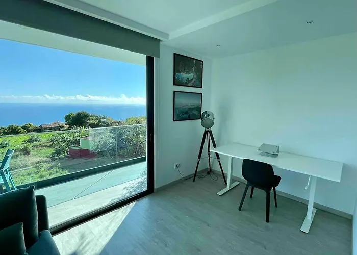 Panoramic View: Lux 3 Bed With Heated Pool Vila